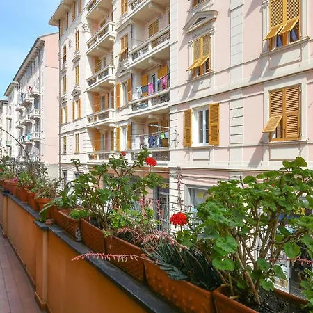 Apartment 3 Bedroom Cozy In Sestri Ponente *