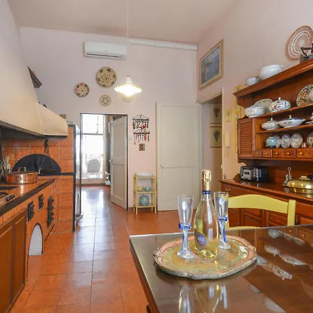 Apartment 3 Bedroom Cozy In Sestri Ponente