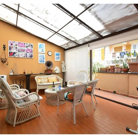 3 Bedroom Cozy In Sestri Ponente
