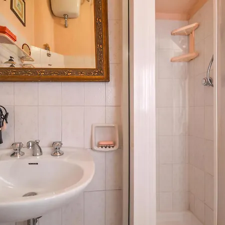 3 Bedroom Cozy In Sestri Ponente Génova