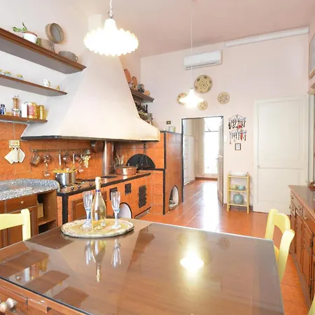 3 Bedroom Cozy In Sestri Ponente Apartamento